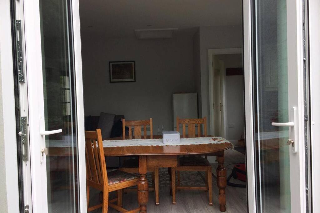 Mews With Garden Views Apartman Carlow Kültér fotó